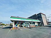 コンビニ「ファミリーマート末広町店まで607m」