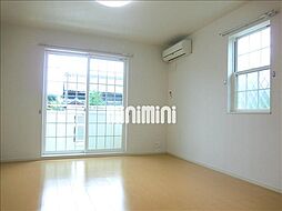 モデルンロイテ 1階ワンルームのリビング/ダイニング