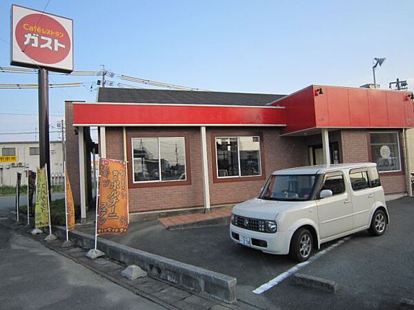 画像23:飲食店「ガストまで300m」