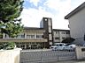 周辺：中学校「伊勢市立港中学校まで381m」
