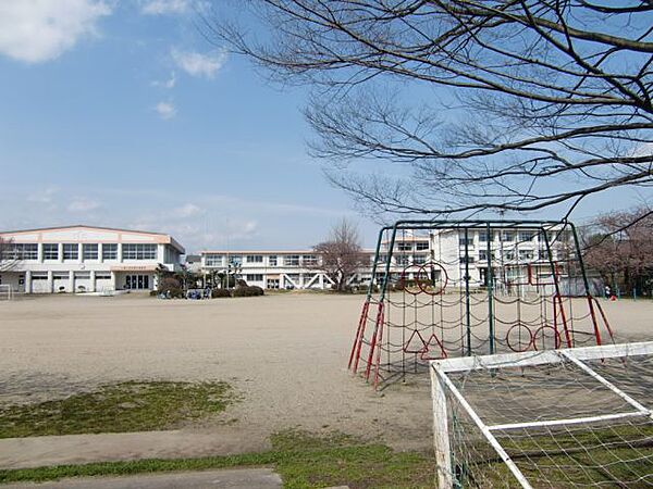 画像27:小学校「市立川崎小学校まで910m」