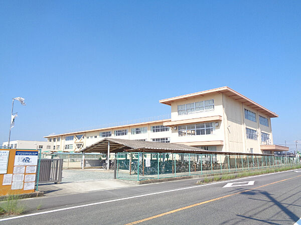 画像18:中学校「松阪市立三雲中学校まで603m」