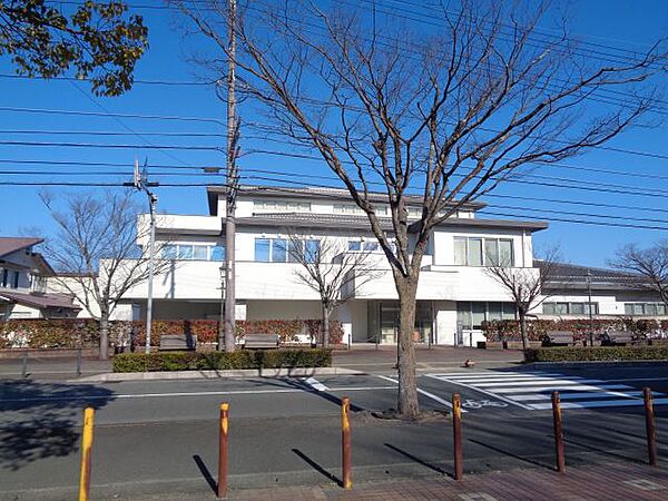画像23:図書館「松阪市図書館まで870m」