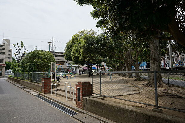 樫の木児童公園70m徒歩1分