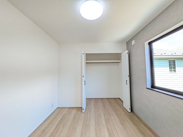 折れ戸クローゼットがついた洋室約5.3帖