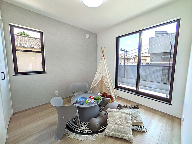 バルコニーに出入り可能な洋室約4.5帖