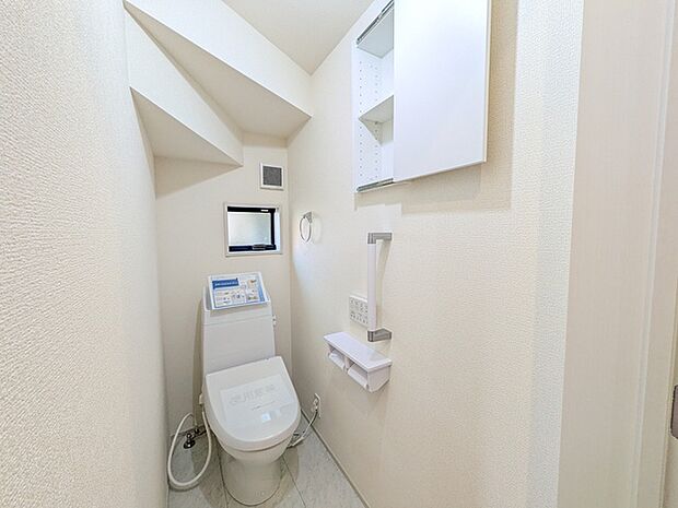 トイレは快適な温水洗浄機能付き