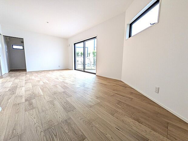 自然と家族とのコミュニケーションが取れるリビングイン階段採用