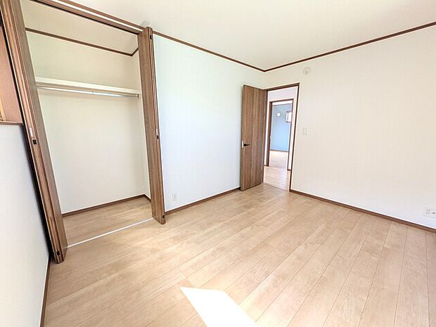 折れ戸クローゼットがついた洋室約6帖