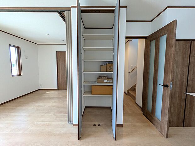 リビング収納スペース