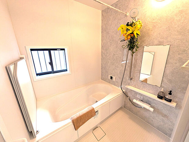 浴室は小窓があり風通し良好