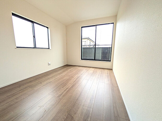 バルコニーに出入り自由な居室