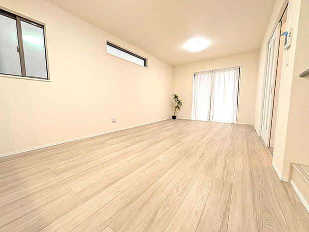 南からの陽射しが優しくリビングを包みます