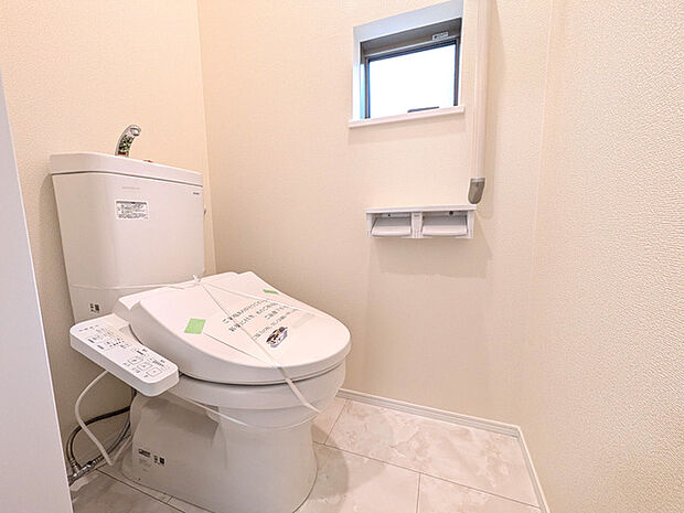 手すり付きで安心なトイレ