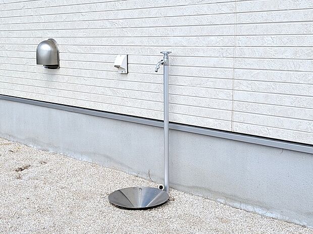 庭のお手入れや洗車の際に便利な立水栓