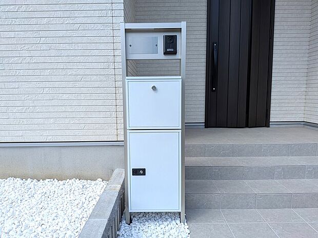 不在時に便利な宅配ボックス付き