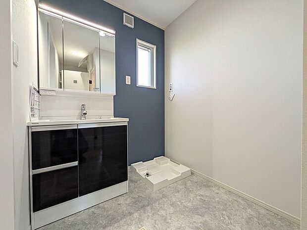 シャンプードレッサー付き三面鏡タイプ洗面化粧台