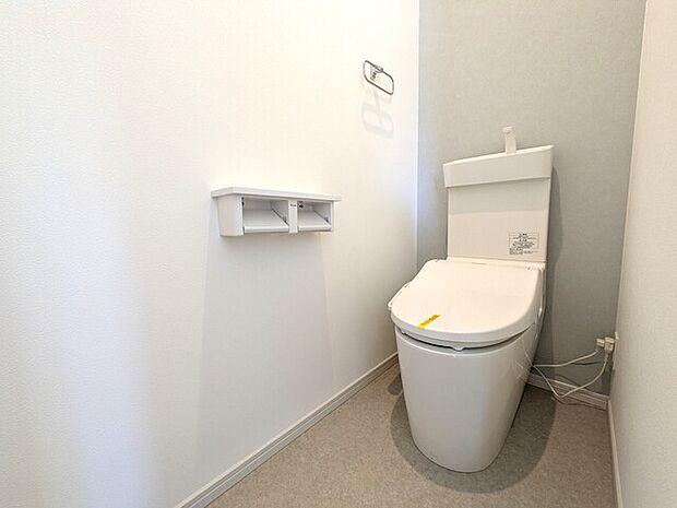 トイレには快適な温水洗浄便座付き