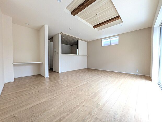 天井を高くしてリビングに開放感をプラスした折上天井採用◎