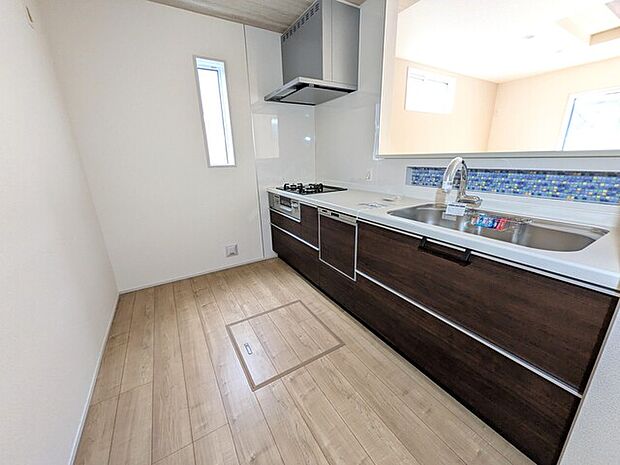 家族との会話を楽しみながらお料理ができる対面式キッチン