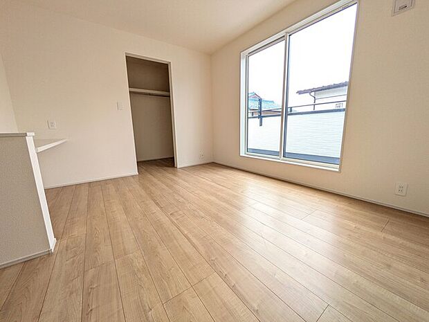 バルコニーに面した明るい洋室約6.5帖