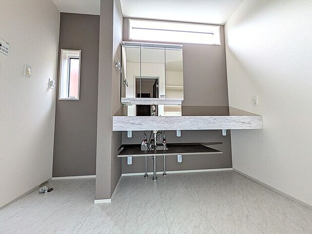 清潔感を保ちやすいフルフラットカウンター