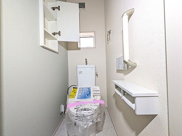 トイレには快適な温水洗浄便座付き