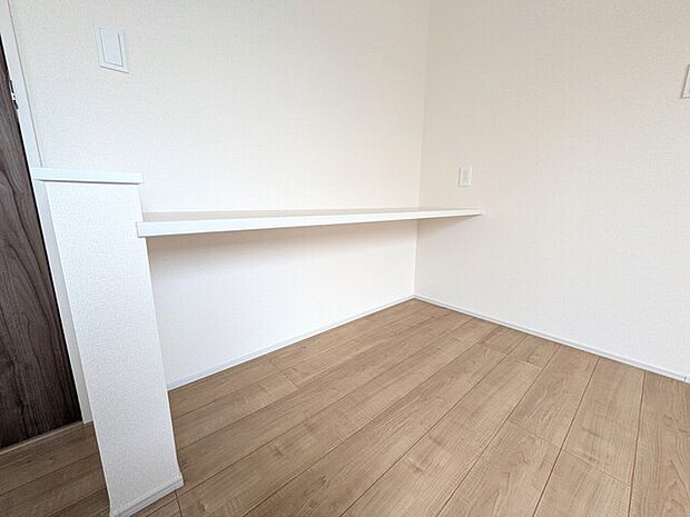 2階洋室、テレワークスやお子様の学習スペース等様々な用途にお使いいただけます