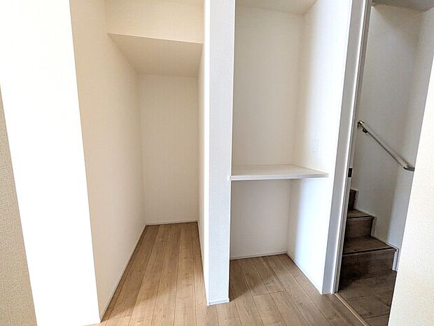 キッチンがすっきり片付くパントリー収納