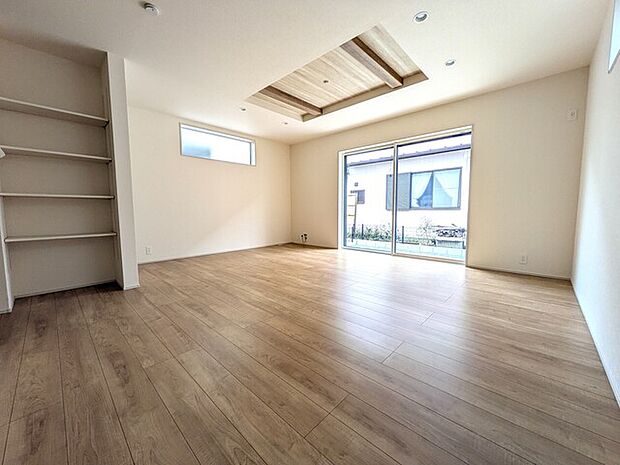 天井を高くしてリビングに開放感をプラスした折上天井採用◎