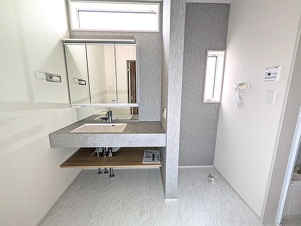 清潔感を保ちやすいフルフラットカウンター