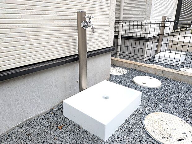 お庭の手入れや洗車に便利な外水栓