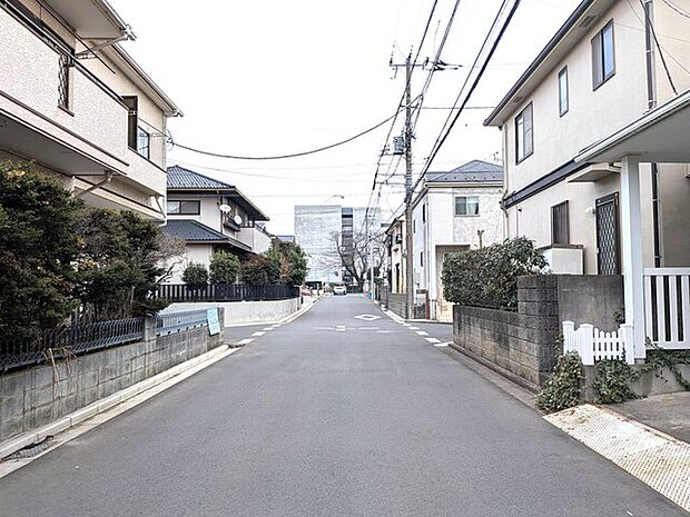 小学校・中学校ともに徒歩5分圏内で安心の子育て環境です