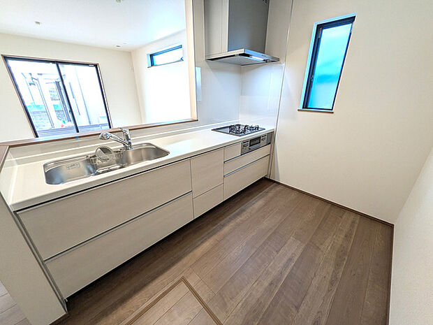 家族との会話を楽しみながらお料理できる対面式カウンターキッチン採用