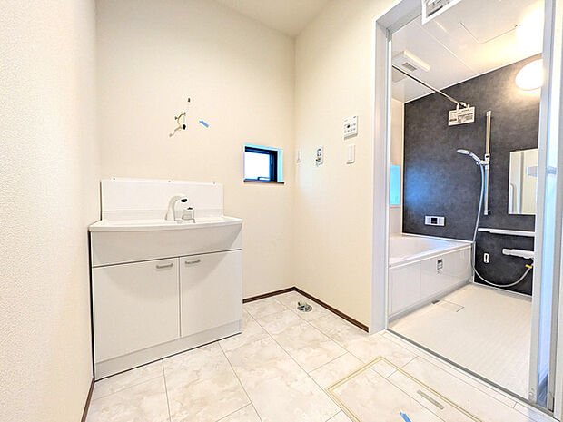 忙しい朝に嬉しいシャンプードレッサー付き洗面化粧台