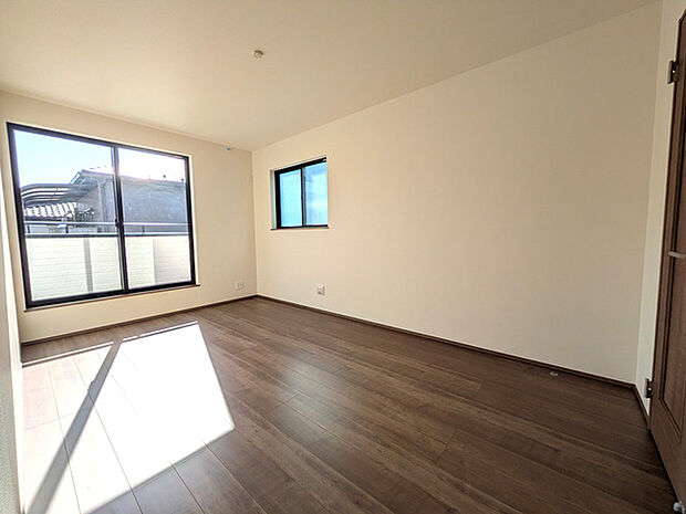 全居室2面採光につき部屋が明るく開放的な空間