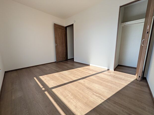 全居室収納スペースがついております