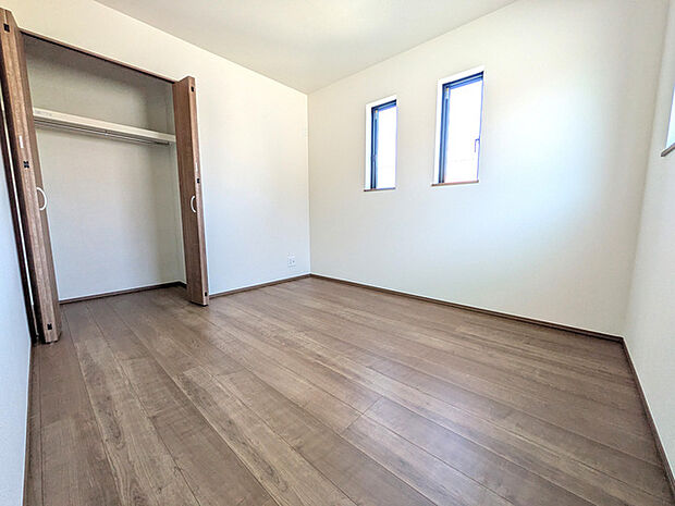 折れ戸クローゼット付き洋室や約5.25帖