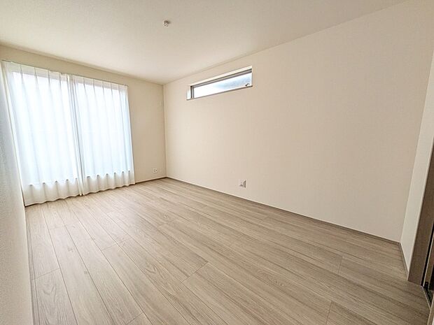 バルコニーから暖かな日差しがさしこみます