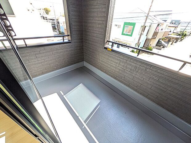 天候に左右されにくくプライバシーを確保しやすいインナーバルコニー