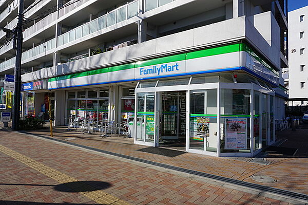 ファミリーマート高根公団駅前店500m徒歩7分