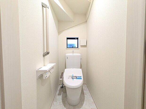 トイレには快適な温水洗浄便座付き