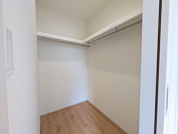 大型荷物の収納や室内での着替えスペースとしても活用できます