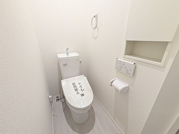 各階にトイレが設置されております