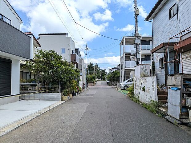 周辺は閑静な住宅街です