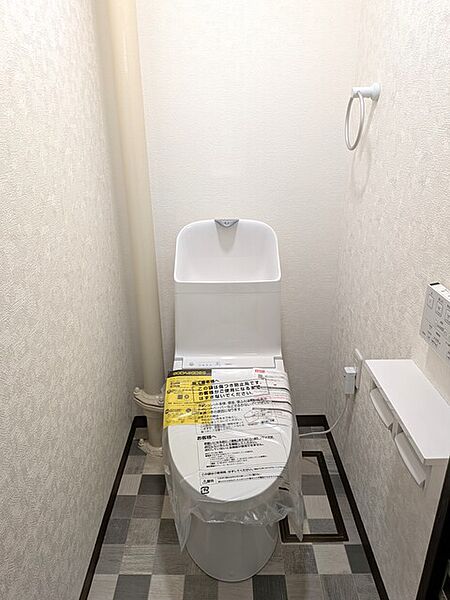 トイレには快適な温水洗浄便座付き