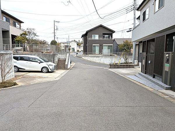前面道路は5.5ｍ～6.5ｍあり駐車も楽々♪