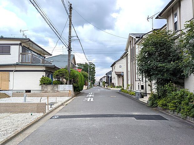 前面道路も幅員6ｍあり駐車も楽々♪