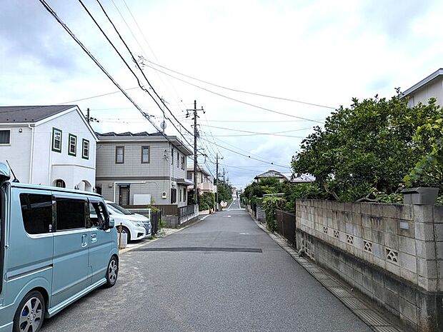 小学校・中学校ともに徒歩5分圏内でお子様の通学路も安心の距離です