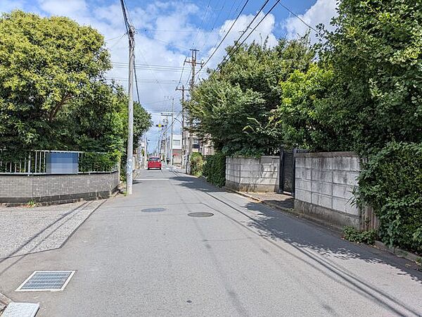 国道296号線まで車で5分圏内につき日々の生活が便利♪